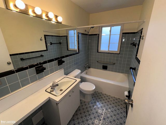 23313 Edsel Ford Court, Saint Clair Shores, MI 48080