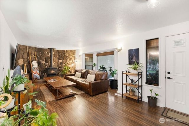 19215 6th Avenue E, Spanaway, WA 98387