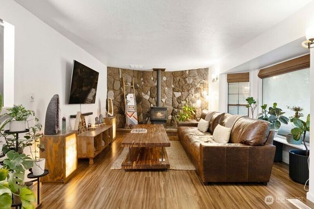 19215 6th Avenue E, Spanaway, WA 98387