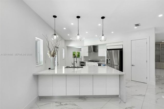 711 Sunset Dr, Coral Gables, FL 33143