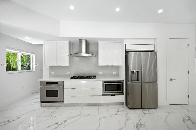 711 Sunset Dr, Coral Gables, FL 33143