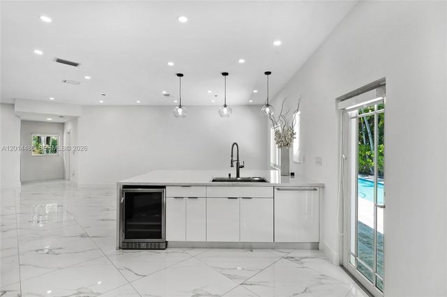 711 Sunset Dr, Coral Gables, FL 33143