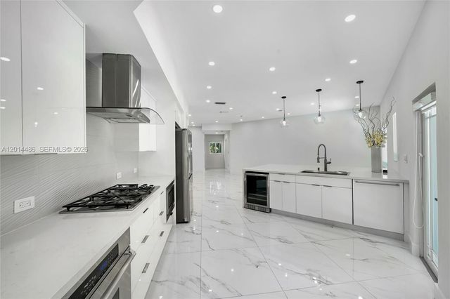 711 Sunset Dr, Coral Gables, FL 33143