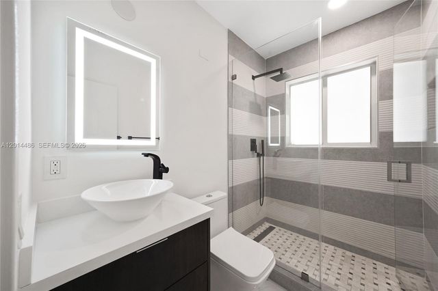 711 Sunset Dr, Coral Gables, FL 33143