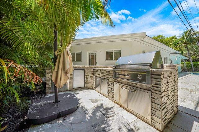 711 Sunset Dr, Coral Gables, FL 33143