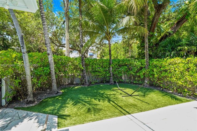 711 Sunset Dr, Coral Gables, FL 33143