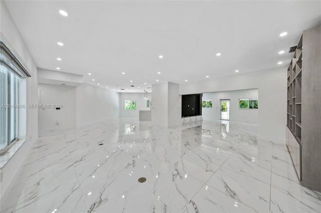 711 Sunset Dr, Coral Gables, FL 33143