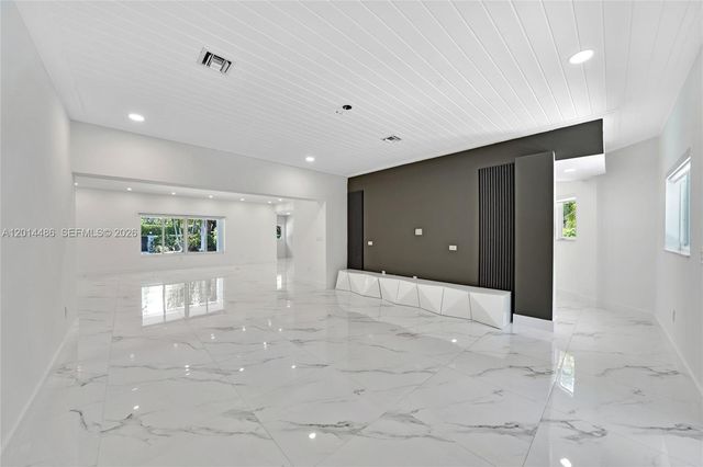 711 Sunset Dr, Coral Gables, FL 33143