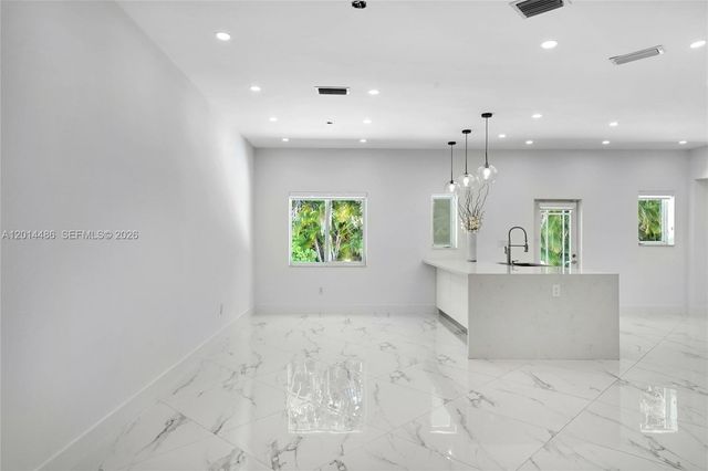 711 Sunset Dr, Coral Gables, FL 33143
