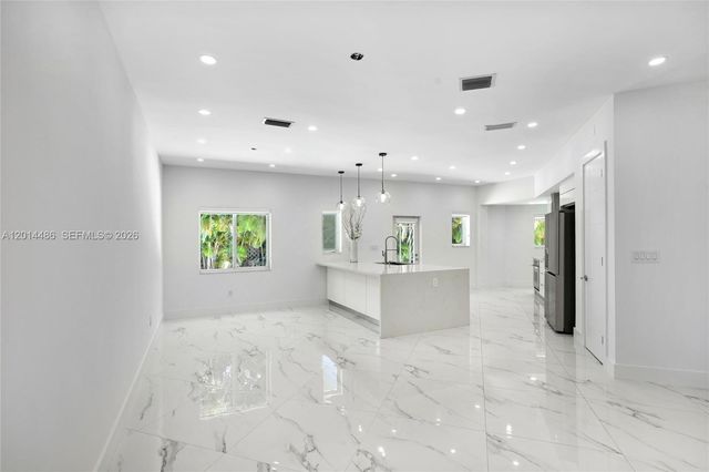 711 Sunset Dr, Coral Gables, FL 33143