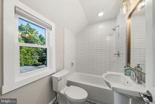 3121 CELADON LN, Falls Church, VA 22044
