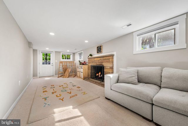 3121 CELADON LN, Falls Church, VA 22044