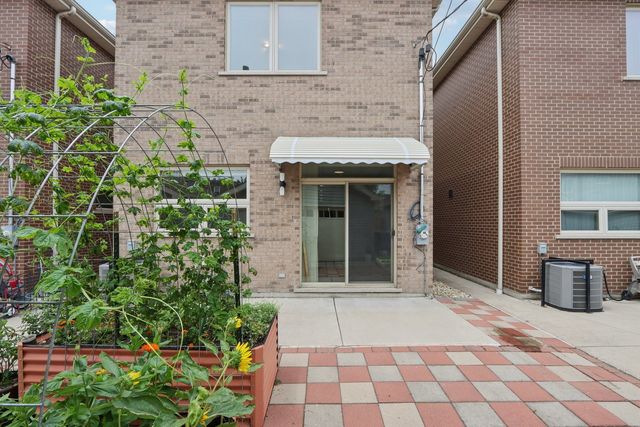 3811 S Albany Avenue, Chicago, IL 60632