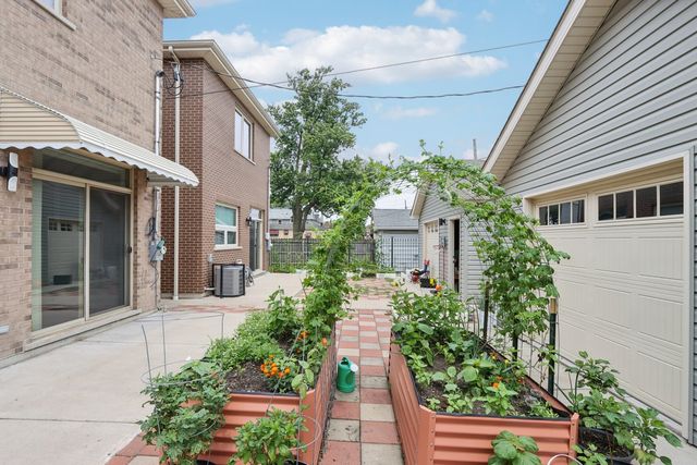 3811 S Albany Avenue, Chicago, IL 60632