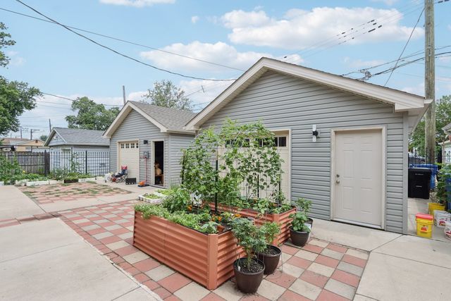 3811 S Albany Avenue, Chicago, IL 60632