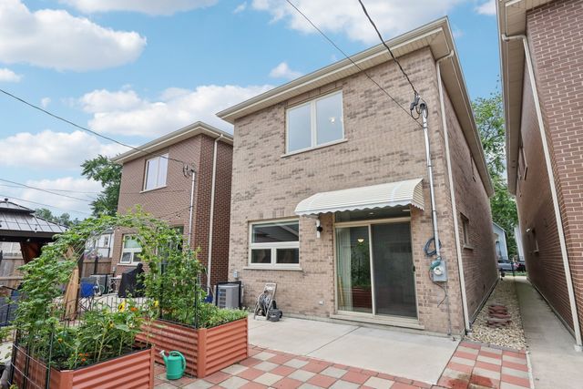 3811 S Albany Avenue, Chicago, IL 60632