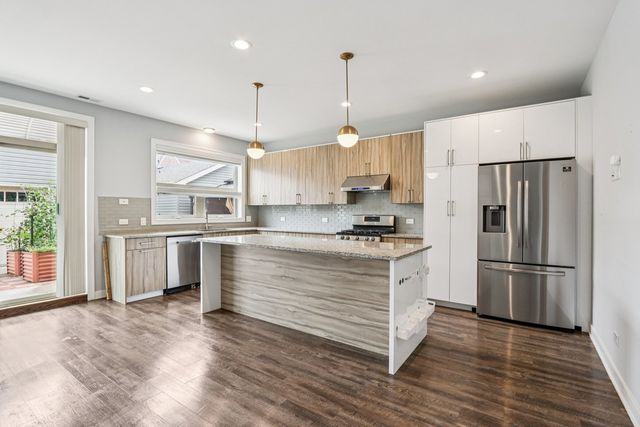 3811 S Albany Avenue, Chicago, IL 60632