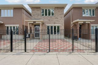 3811 S Albany Avenue, Chicago, IL 60632