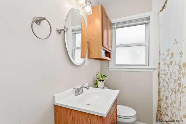 2960 HENDERSON DR, Cheyenne, WY 82001