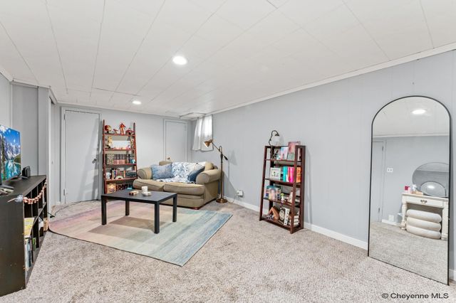2960 HENDERSON DR, Cheyenne, WY 82001