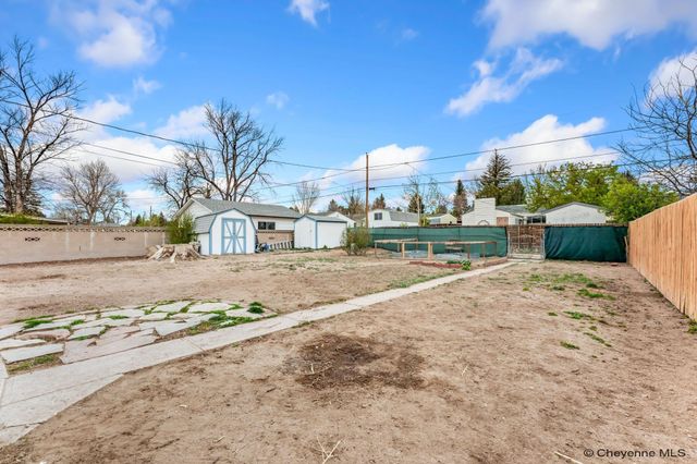 2960 HENDERSON DR, Cheyenne, WY 82001