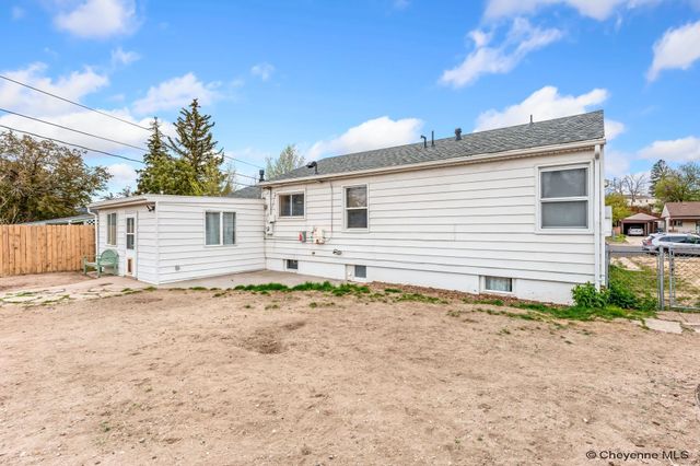 2960 HENDERSON DR, Cheyenne, WY 82001