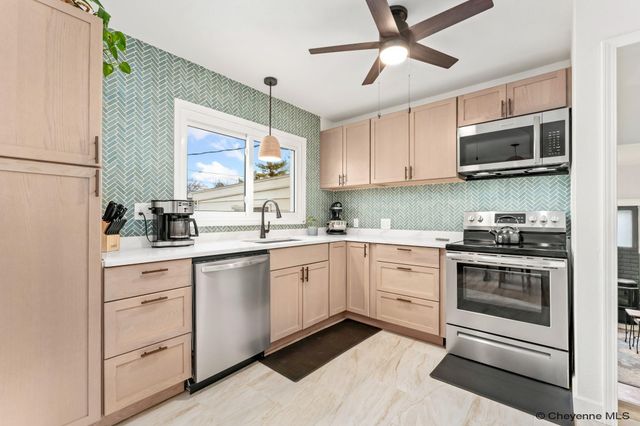 2960 HENDERSON DR, Cheyenne, WY 82001