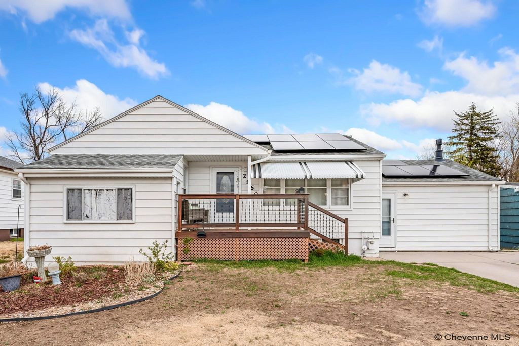 2960 HENDERSON DR, Cheyenne, WY 82001