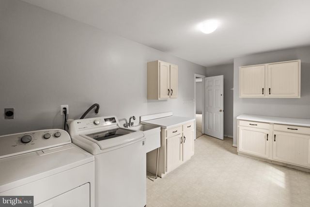 1824 ABBEY OAK DR, Vienna, VA 22182