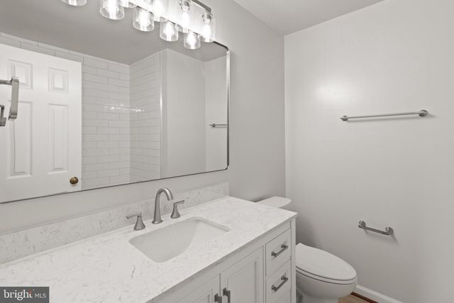 1824 ABBEY OAK DR, Vienna, VA 22182
