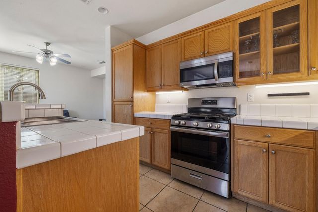 1612 Hearthsong Dr, Manteca, CA 95337