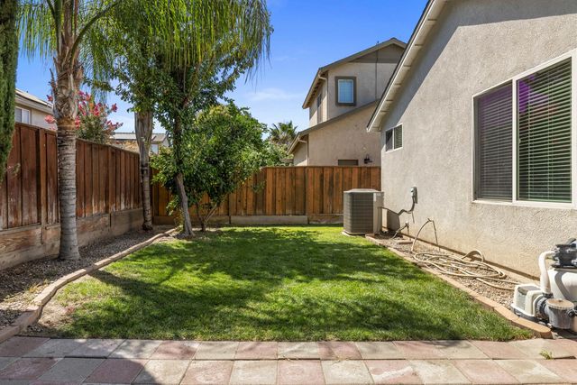1612 Hearthsong Dr, Manteca, CA 95337