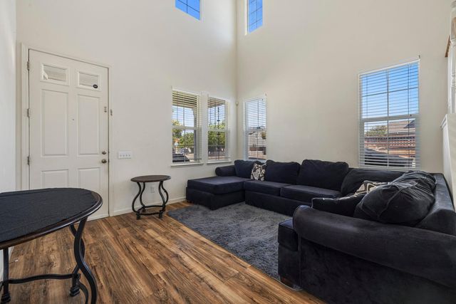 1612 Hearthsong Dr, Manteca, CA 95337