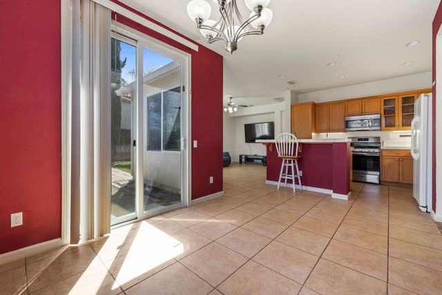 1612 Hearthsong Dr, Manteca, CA 95337