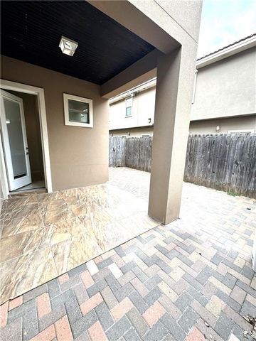 3006 S L Lane 4, Mcallen, TX 78503