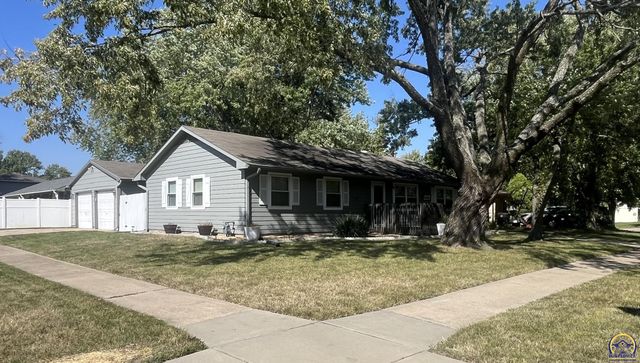 4001 SW 33rd TER, Topeka, KS 66614