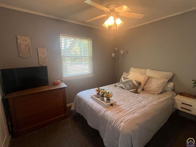 4001 SW 33rd TER, Topeka, KS 66614