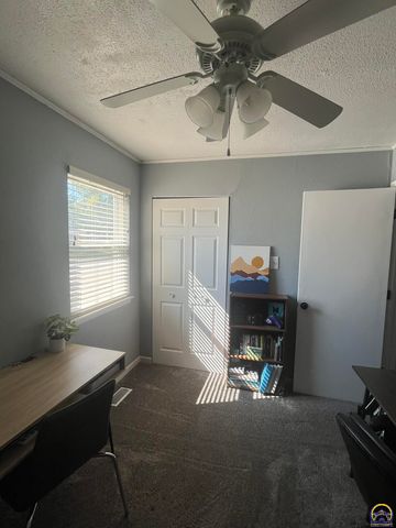 4001 SW 33rd TER, Topeka, KS 66614