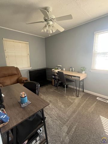 4001 SW 33rd TER, Topeka, KS 66614