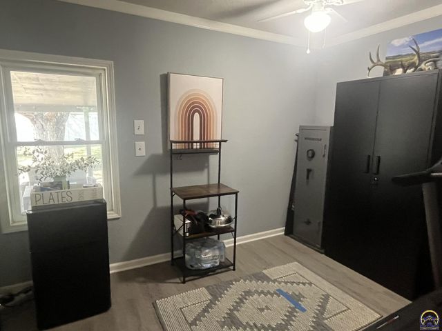 4001 SW 33rd TER, Topeka, KS 66614