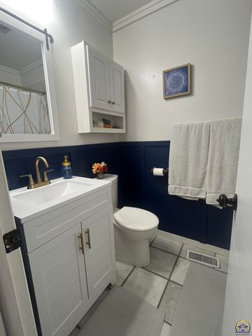 4001 SW 33rd TER, Topeka, KS 66614