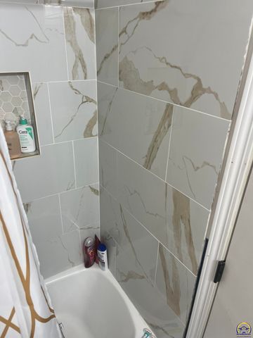 4001 SW 33rd TER, Topeka, KS 66614