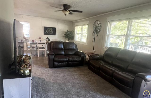 4001 SW 33rd TER, Topeka, KS 66614