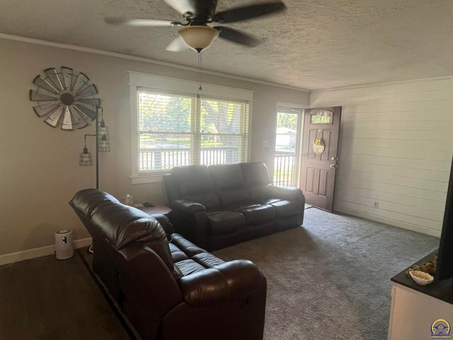 4001 SW 33rd TER, Topeka, KS 66614