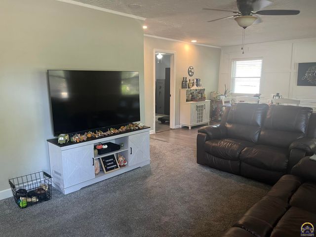 4001 SW 33rd TER, Topeka, KS 66614