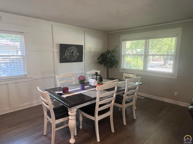 4001 SW 33rd TER, Topeka, KS 66614