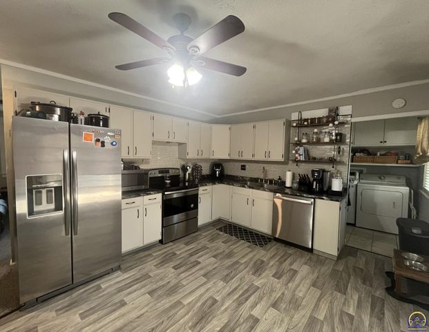 4001 SW 33rd TER, Topeka, KS 66614