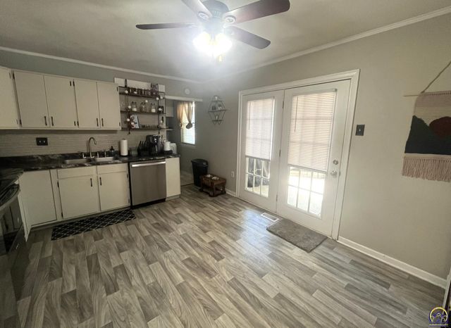 4001 SW 33rd TER, Topeka, KS 66614