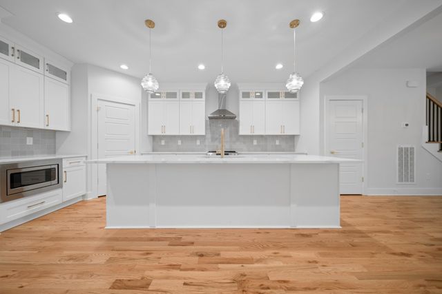 2118B Burns St, Nashville, TN 37216