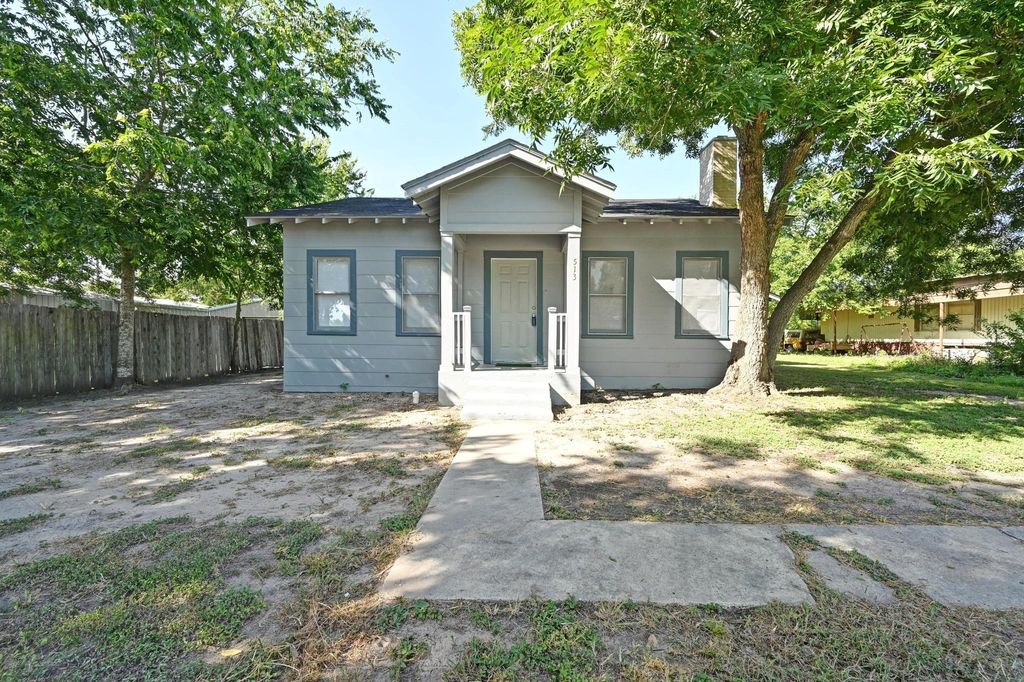 513 San Marcos Highway, Luling, TX 78648